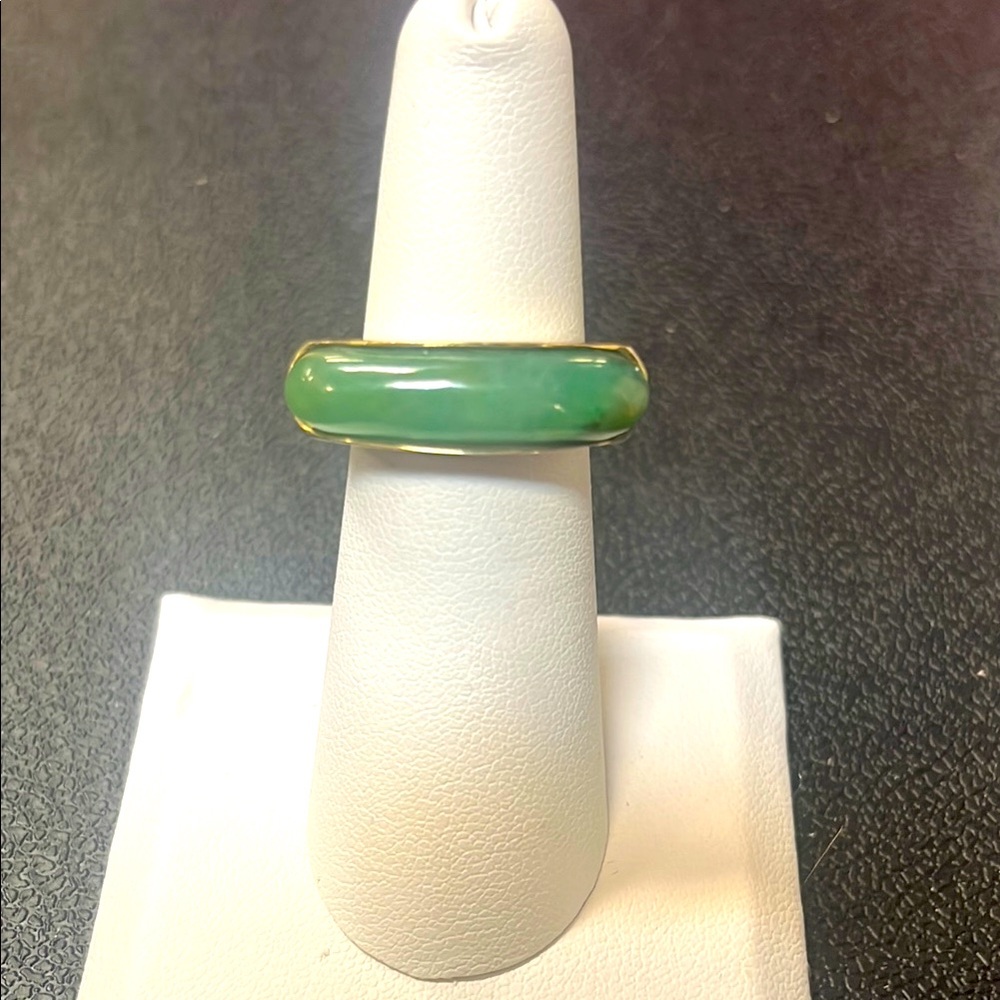 422262 14k yellow gold jade 7.3g